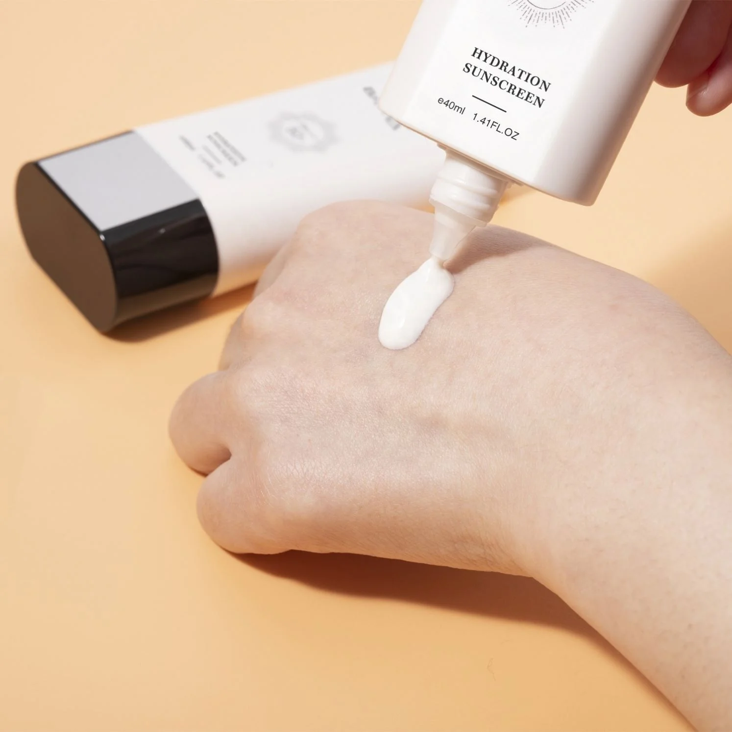 Нежирный легкий минеральный солнцезащитный крем протетор Солнечный SPF 50 водонепроницаемый для