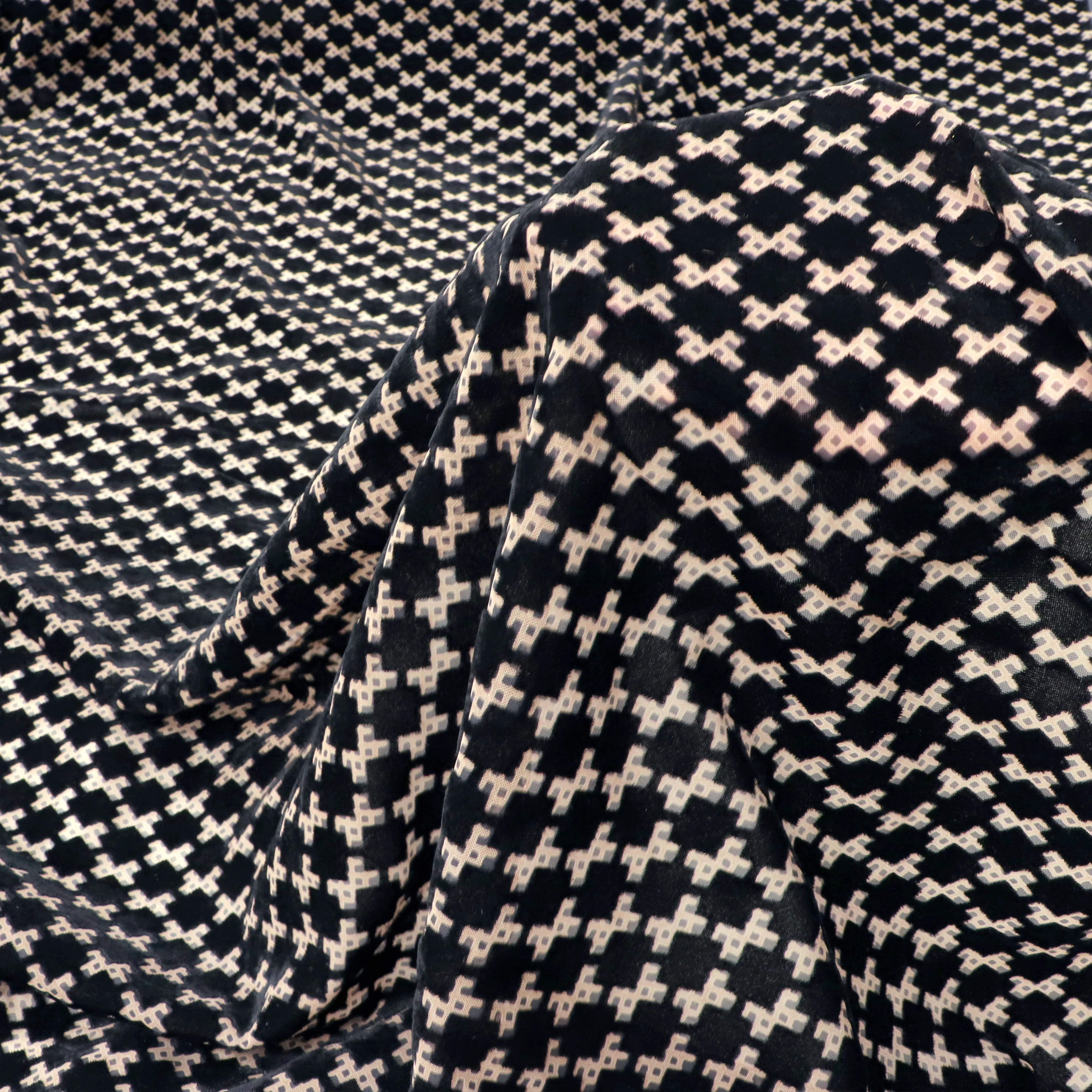 18%NYLON 82%Viscose sale burnout nylon rayon velvet fabric top quality for fashionable dress