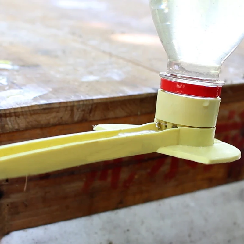 Beekeeping tools bee drinking feeder water yellow/white plastic bee feeder for hives