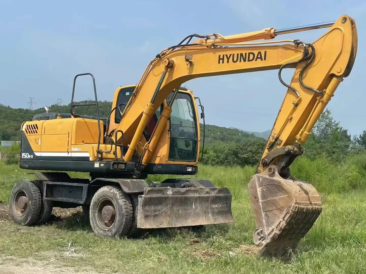 Korea Original Low Hyundai 220lc-9s 22.5ton Used Excavator Hyundai 15ton Cummins Engine 150w-7 / 220lc-9s 305lc-9t