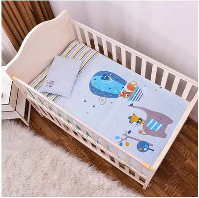 The new four Seasons is suitable for cute elephant printed cribs, soft baby pillowcases and bed sheets