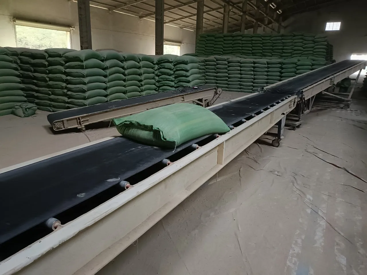 {BEST CHOICE} -рисовые отруби высокого качества и натуральные для корма животных/Лучшая цена во Вьетнаме экспорта-Ms.HELEN