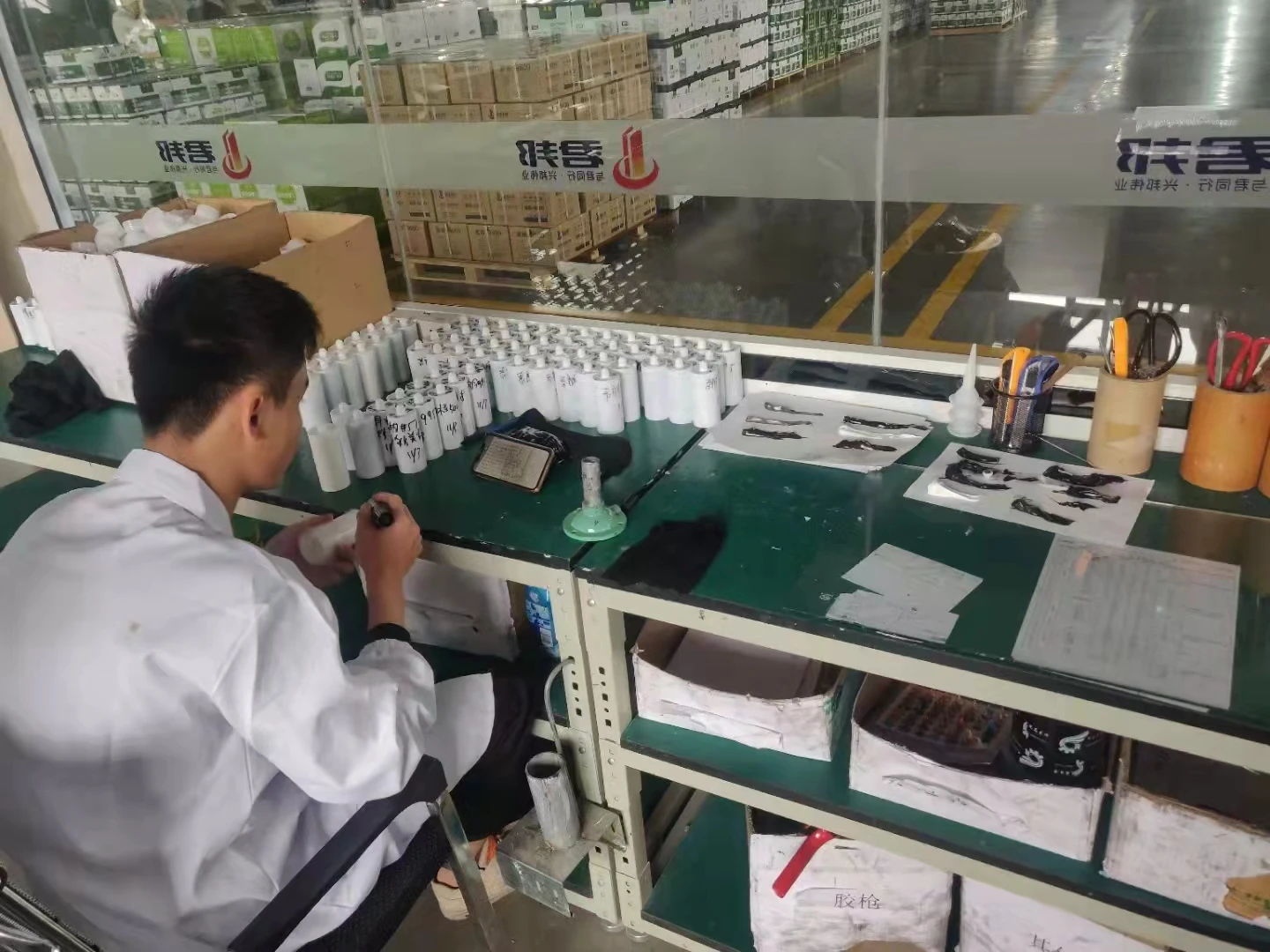 Super strong pu expanding foam pu foam chemical with straw polyurethane liquid plastic casting resin