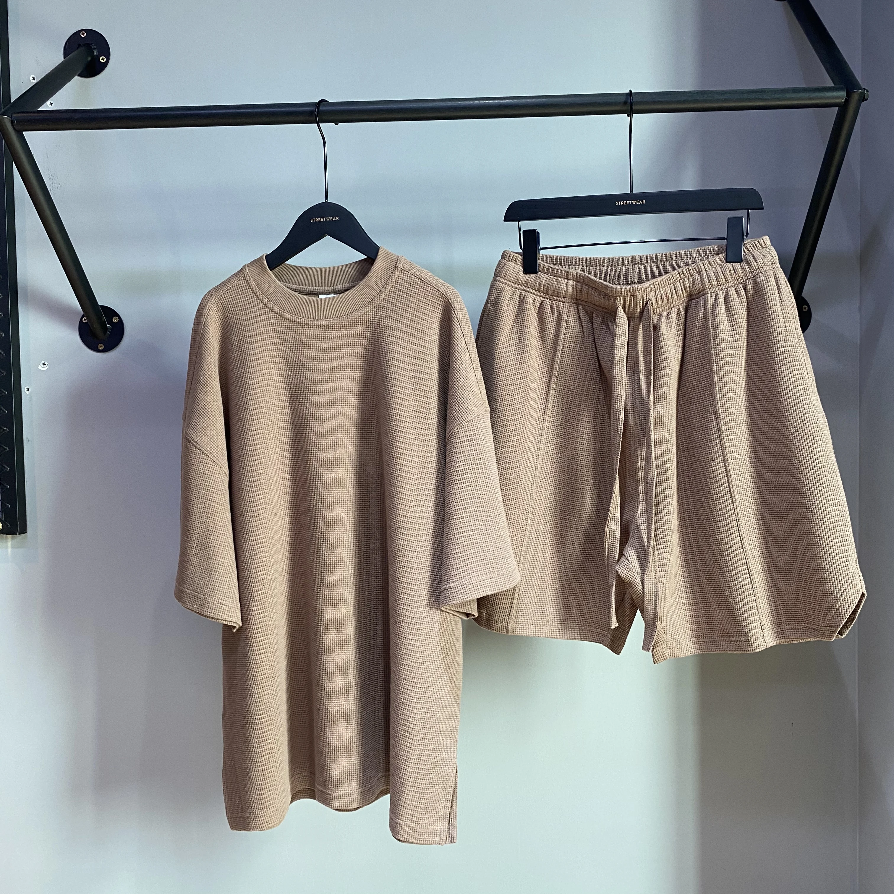 2022 Fashion heavy knitting waffle 260gsm plain tee shirts and half pants breathable thermal sweat shorts set men