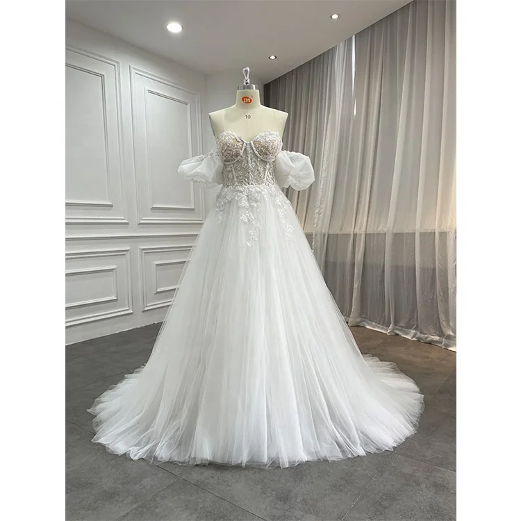 Женское кружевное платье-трапеция