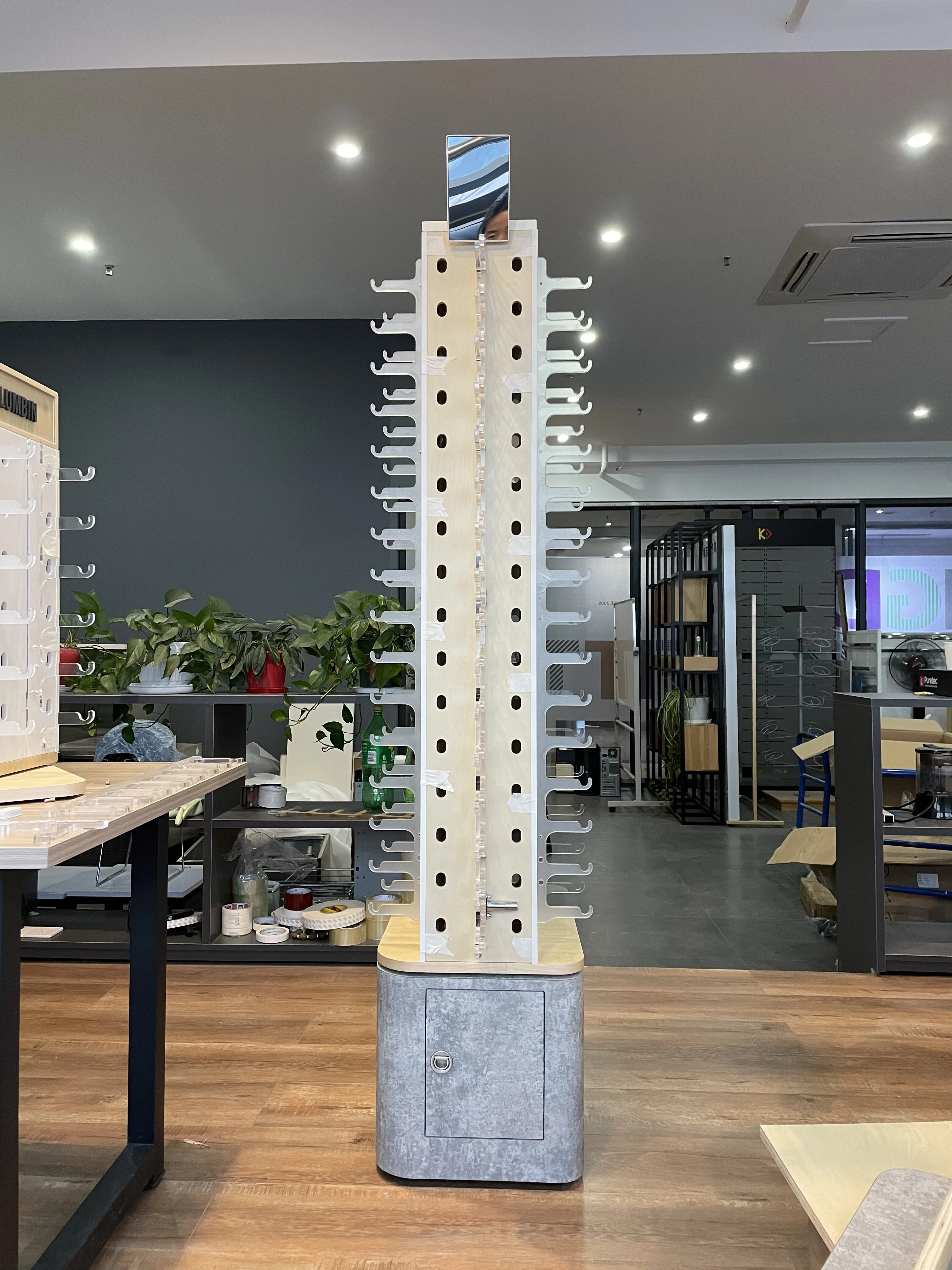 Подставка для солнцезащитных очков