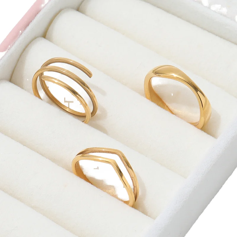 Jewelry Wholesale 18K Gold Plated Stainless Steel Waved Band Rings for Women Stylish Eternity Band Rings Gifts Parties