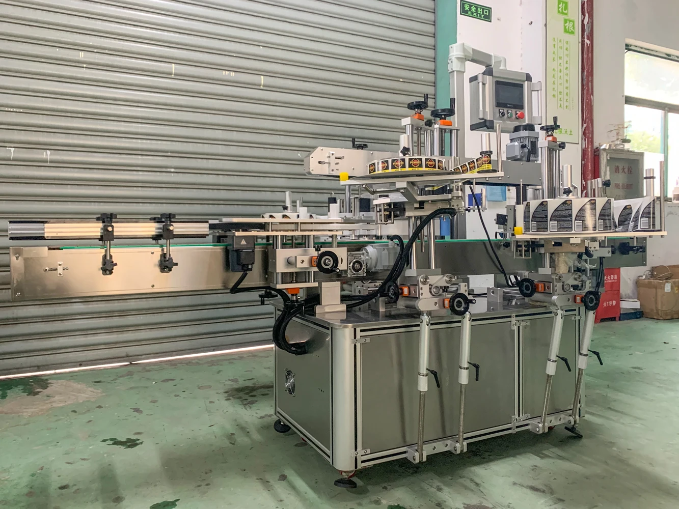 YM620 Automatic double sides self adhesive oblate square flat bottle plastic bottle labeling machine