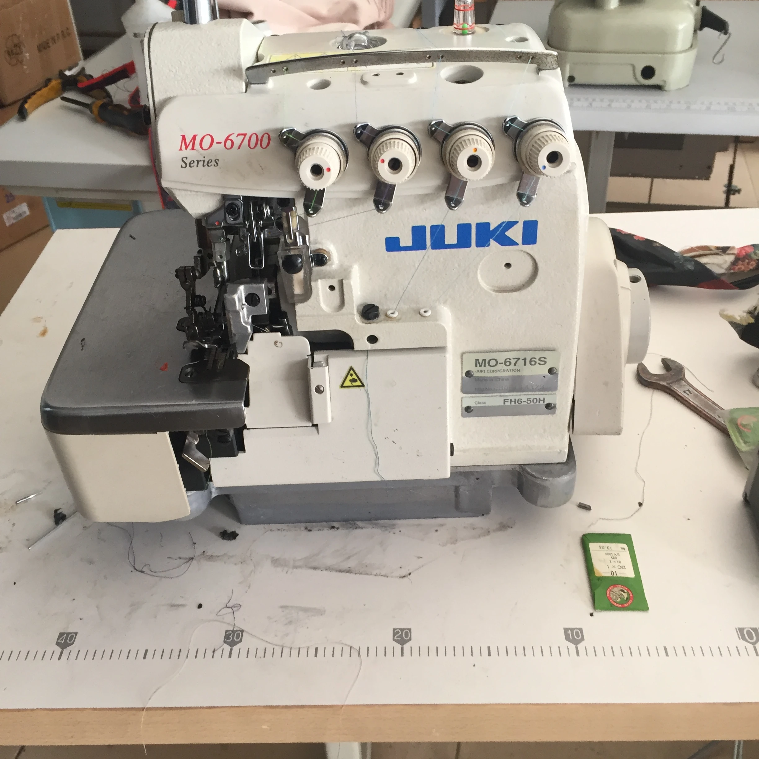 1/6 Подержанные JUKI Overlock 6714 четырехнитчатый оверлок с прямым приводом швейные машины
