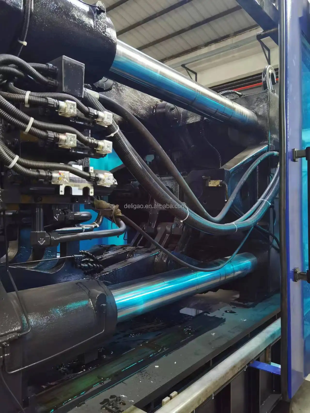 sell 530 ton used injection molding machine second-h haitian injection molding machine   plastic crate injection molding machine