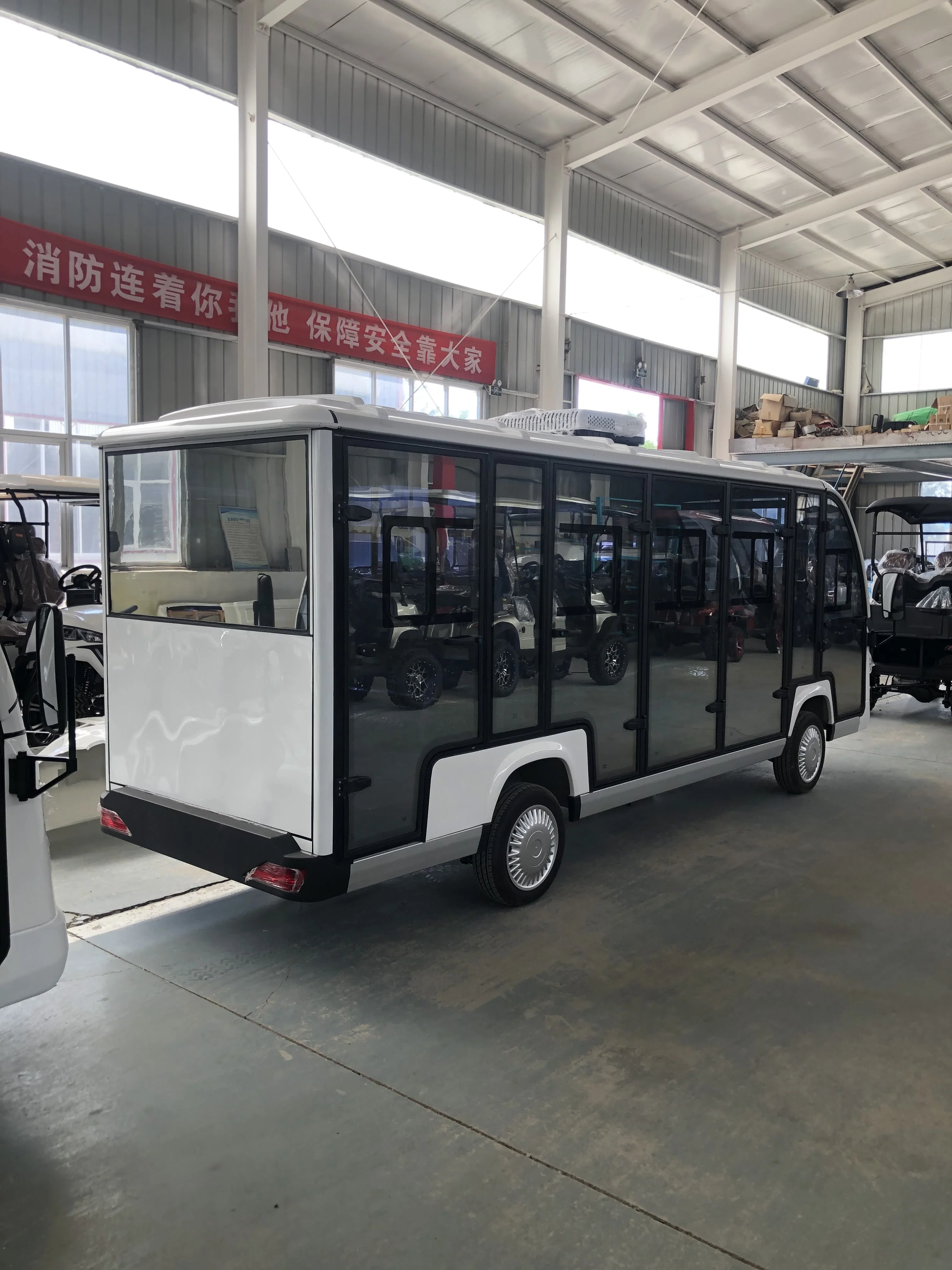 Sharefer Battery Operated Tourist Sighting Shuttle Bus Electric Vehicle Pure Electric Cart 11 Seats electric sightseeing bus