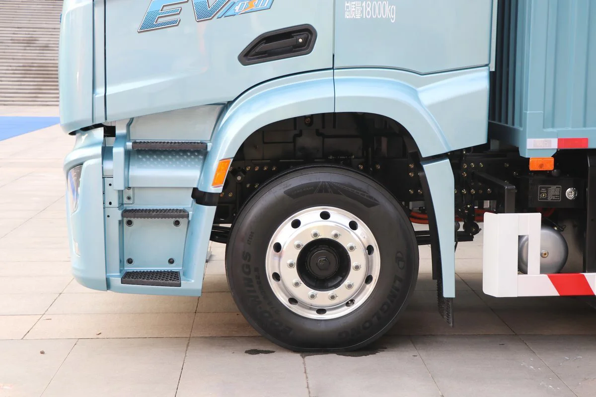4*2 12000x2550x40000mm single row 3 seats 2 doors 6 wheels ABS cruise control electric van cargo truck with reasonable price