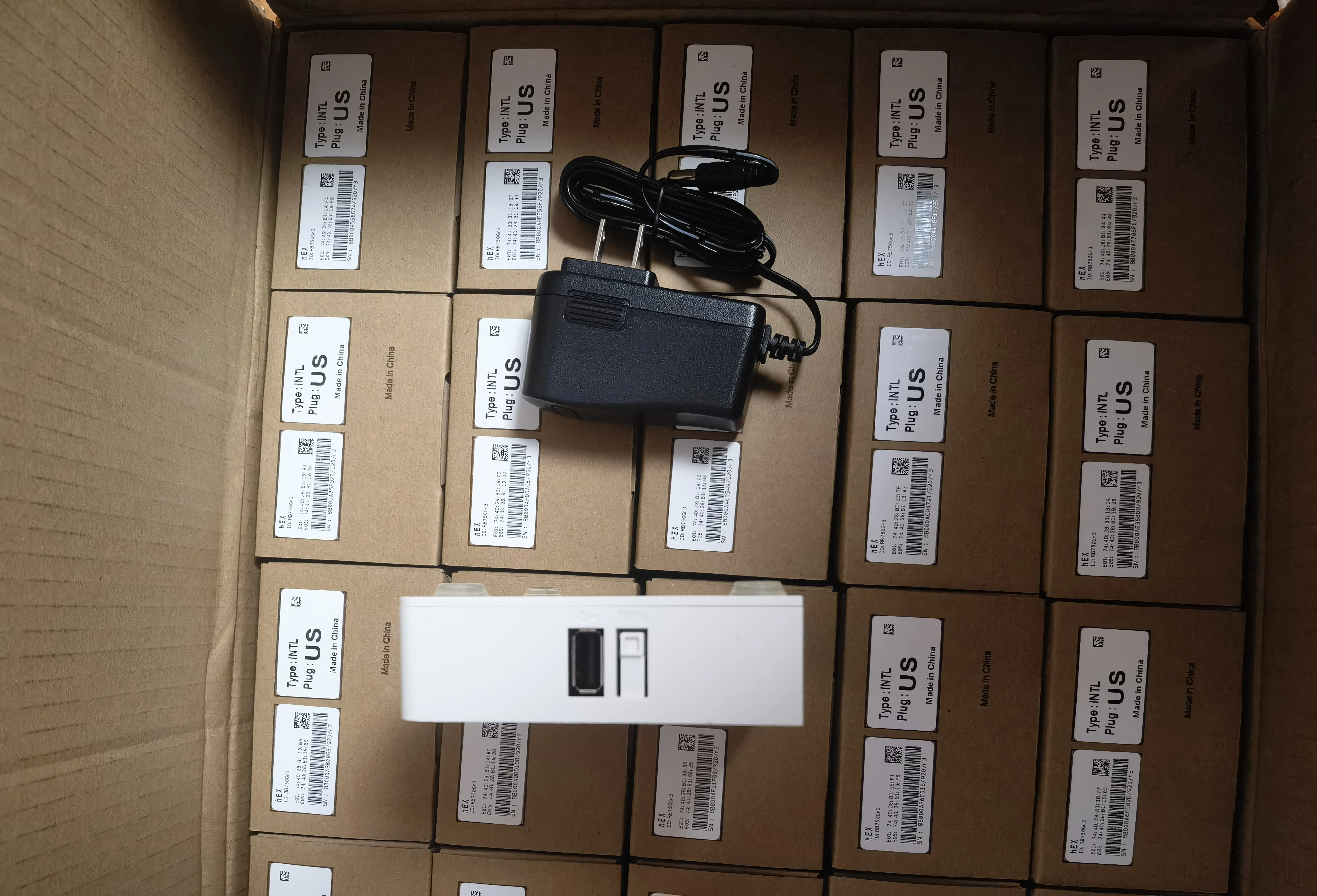 Горячая Распродажа: MikroTik RB750Gr3 5-разъемное зарядное usb-устройство для гигабитный маршрутизатор с usb-портом