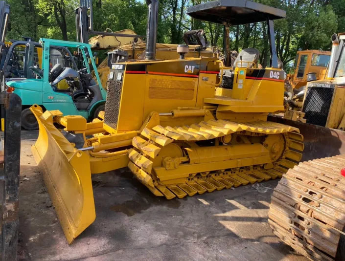 Оригинальное состояние бульдозер CAT D4C низкая