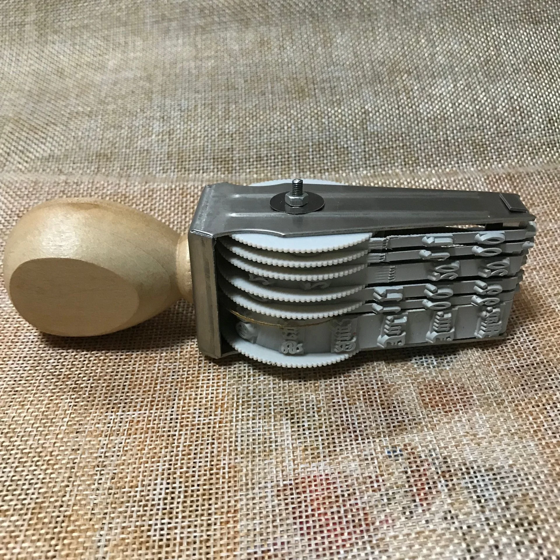 English Spanish French Italy Date Stamp Wooden Handle Wheel Date Stamp Stamp Supplies