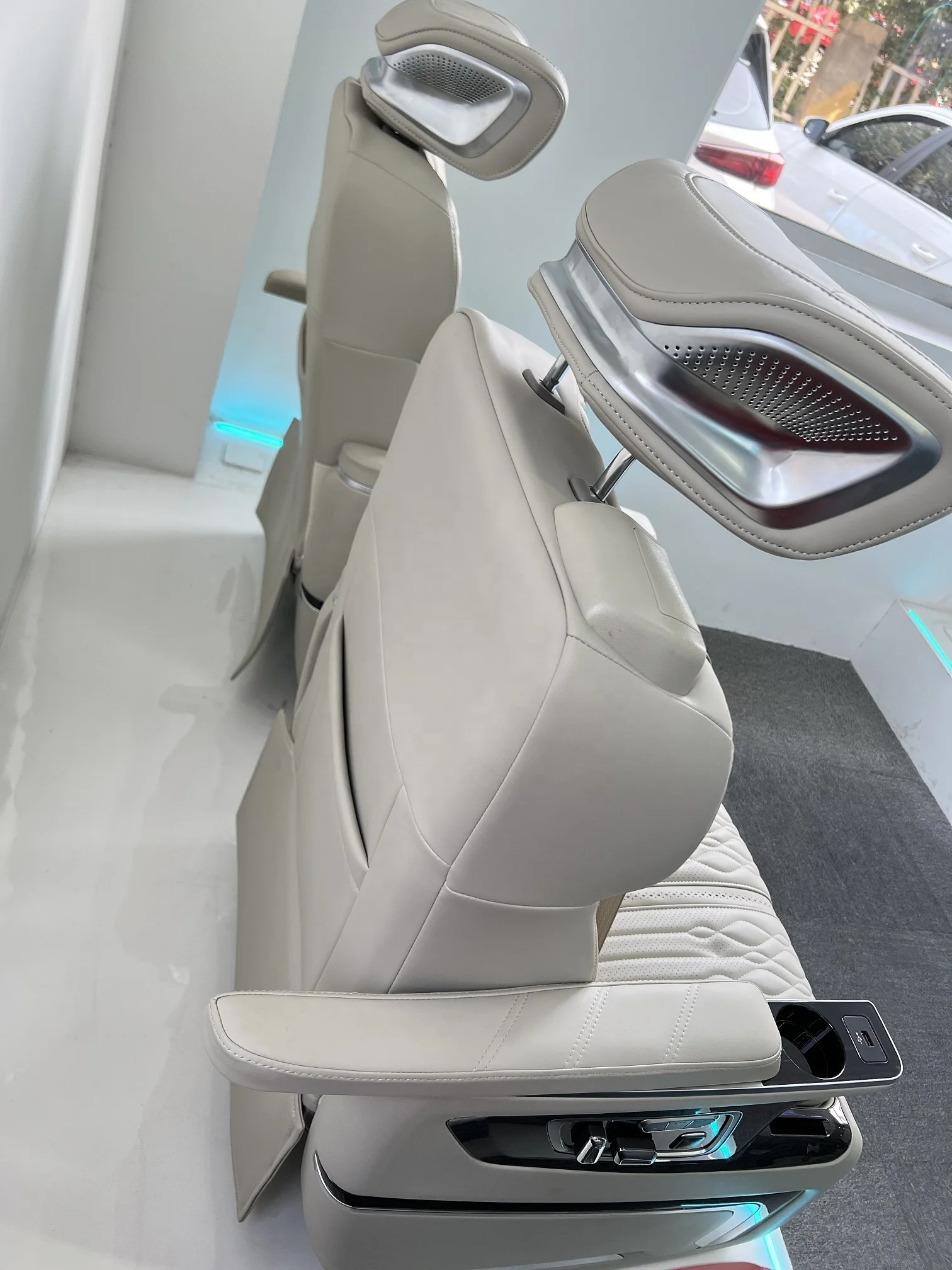 Hot selling Customized Luxury Production Line Aero Seat For Mercedes Benz Vito Metris V-Class Caravan VIP Car Seat Seats