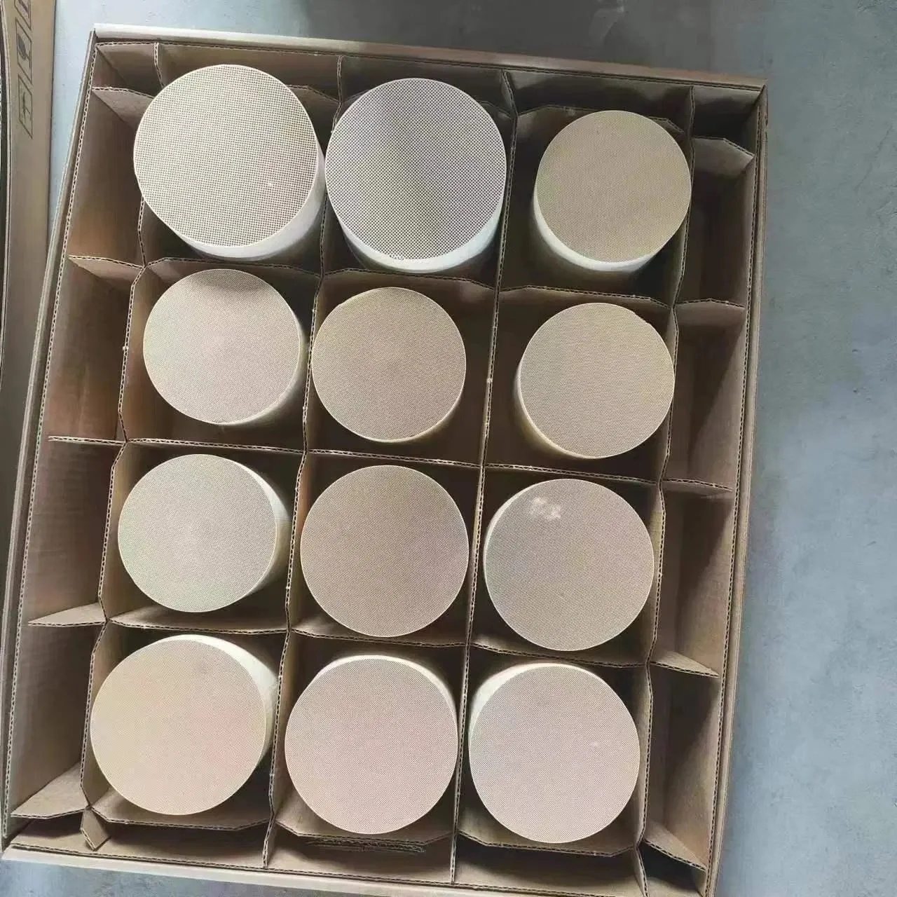 Honeycomb Ceramic Catalyst Carrier For Three Way Catalytic Converter Euro 1