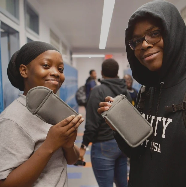 Custom Special Magnetic Device Phone Lockable Cover Bag Library Neoprene Anti Camera Smart Phone Pouch For High School Students