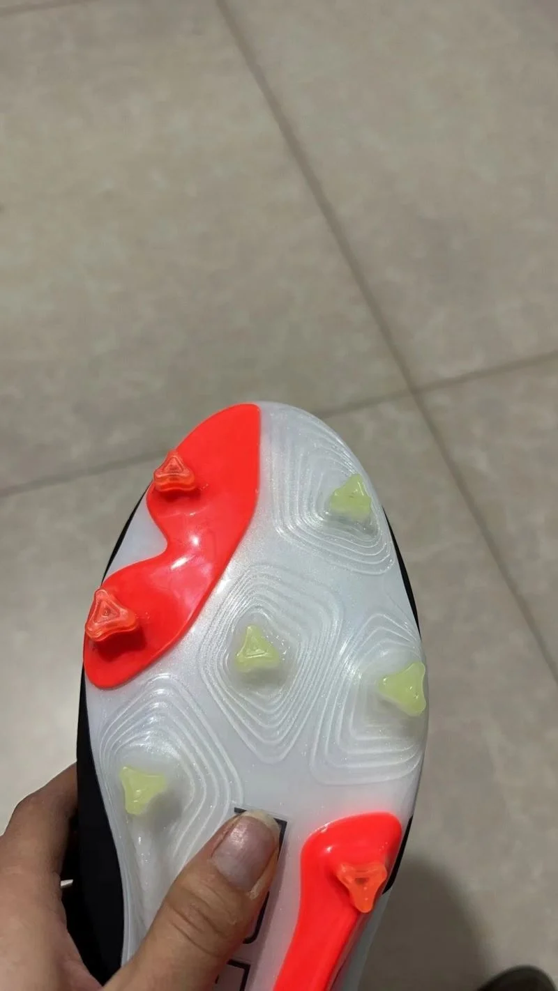 2024 Wholesale Factory New Brand Mens Boots Predator Accuracy+ Fg Soccer Shoes Football Cleats Cheap Football Soccer Shoes