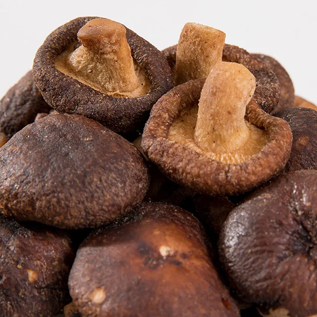 Низкотемпературные сухие чипсы shiitake в виде грибов вакуумные жареные овощные закуски vf