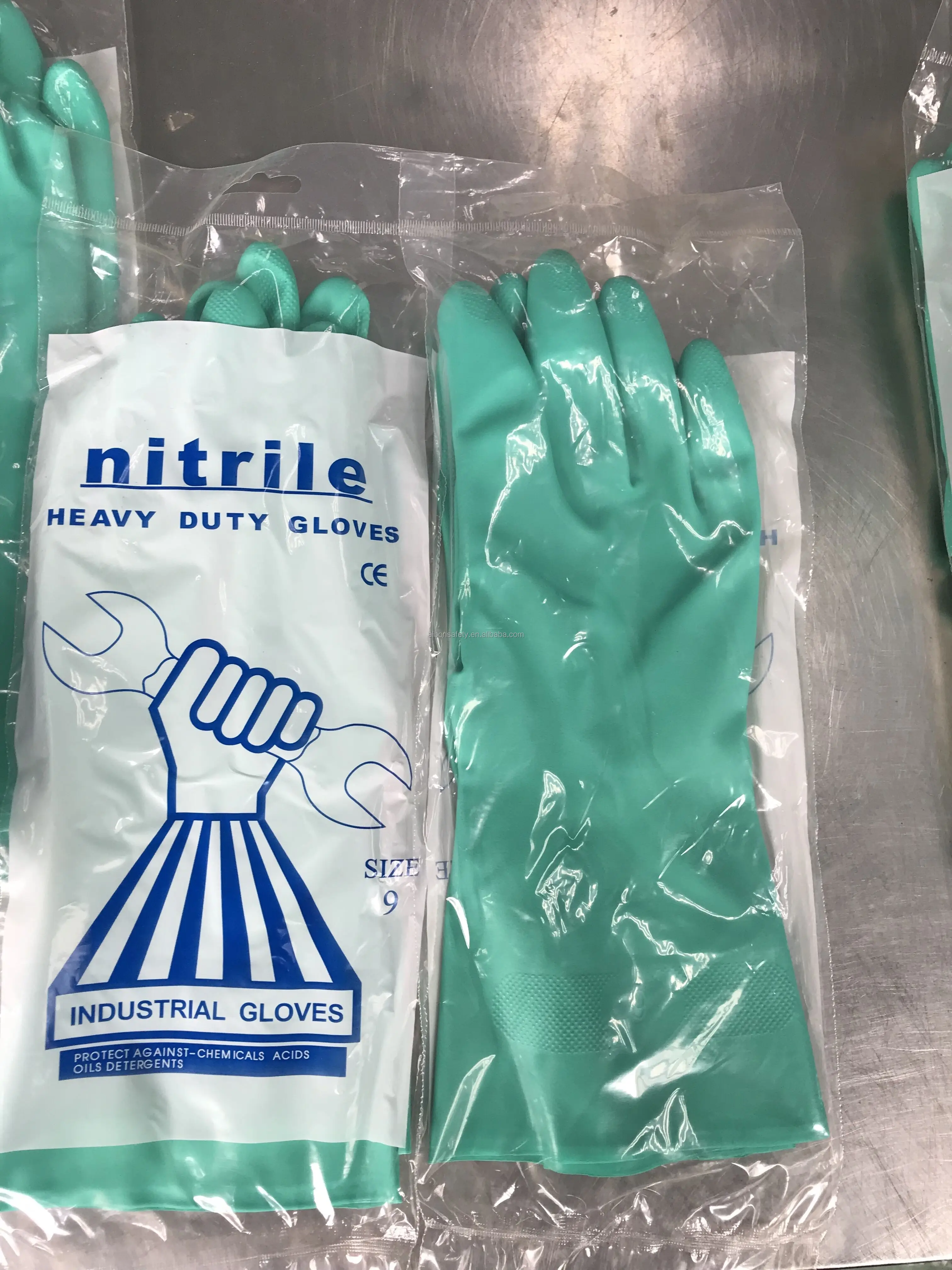 Industrial Heavy Duty  Nitrile Gloves for Certified Cleaning - Robust industrial nitrile gloves for certified cleaning tasks.