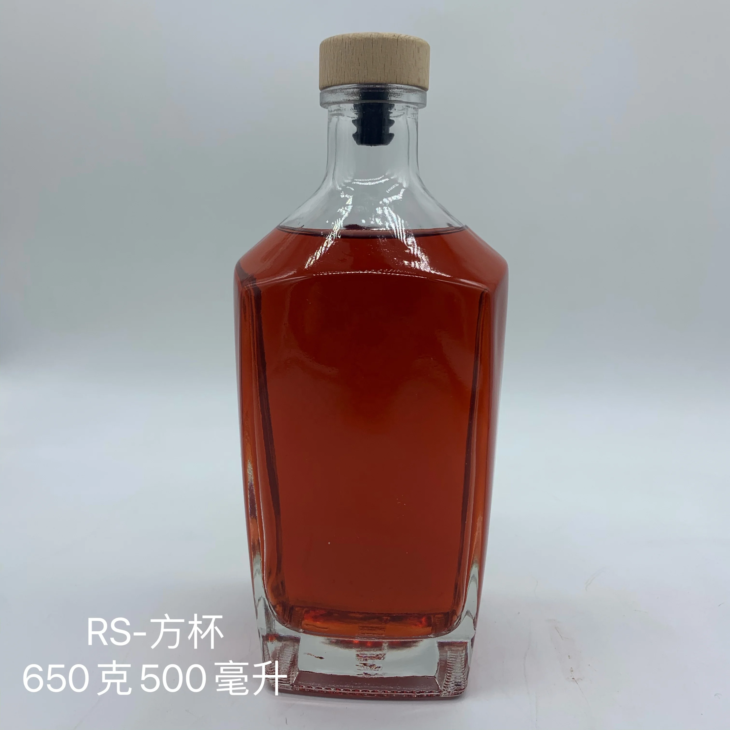 premium square glass bottle 750 ml  wholesale OEM custom logo