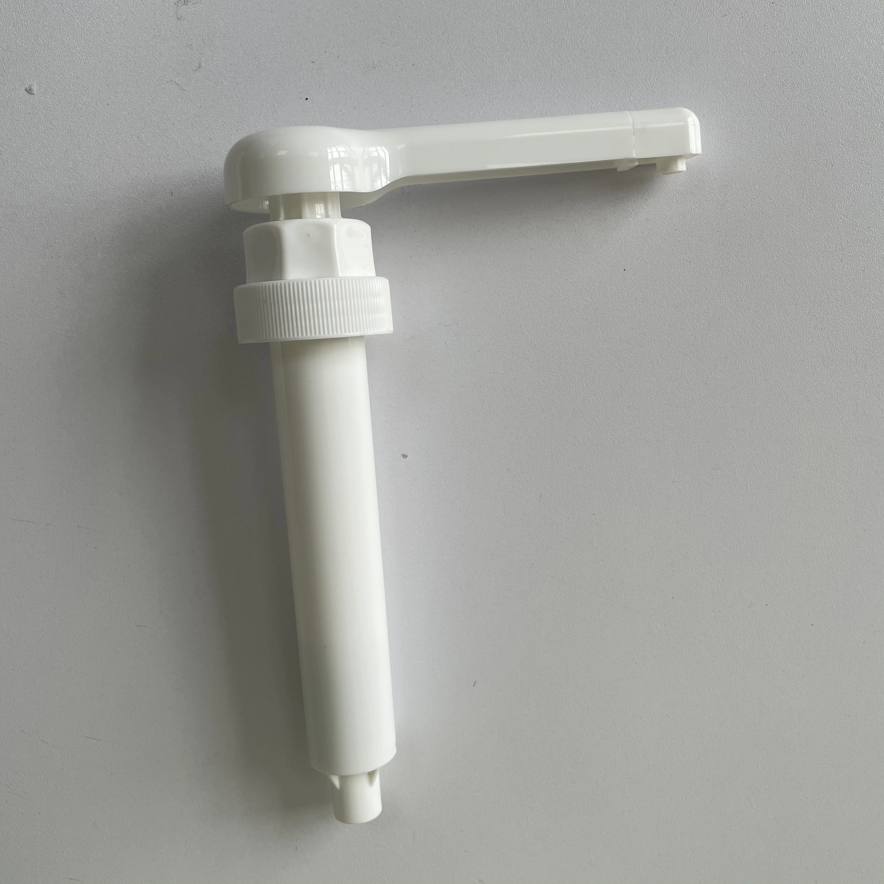 customized 52/400 closure 30cc white gallon syrup soap  screw dispenser pump for 5L gallon bottle