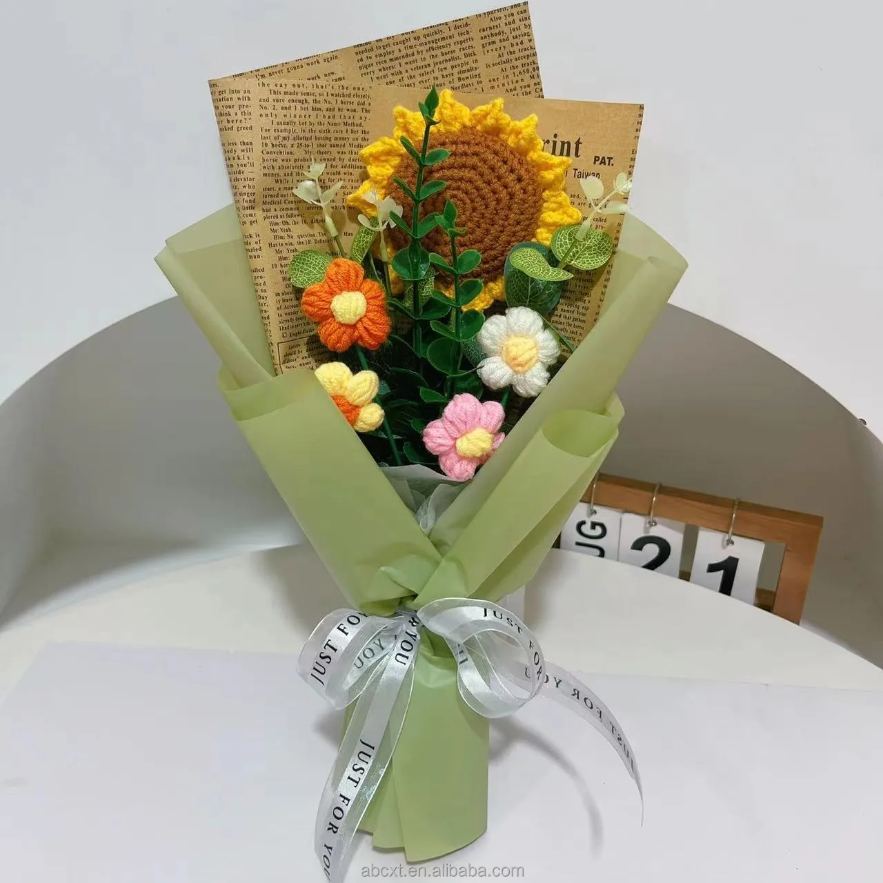 Home Desktop Decor Christmas Gift Artificial Hand Woven Knitted Flowers Mini Sunflower Crochet Bouquet