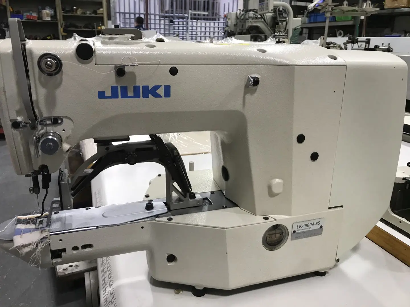 Brand New Jukis 1900ASS  Knotting Machine Sewing Machine 1900 Bartacking machine For Sewing Suits And Jeans