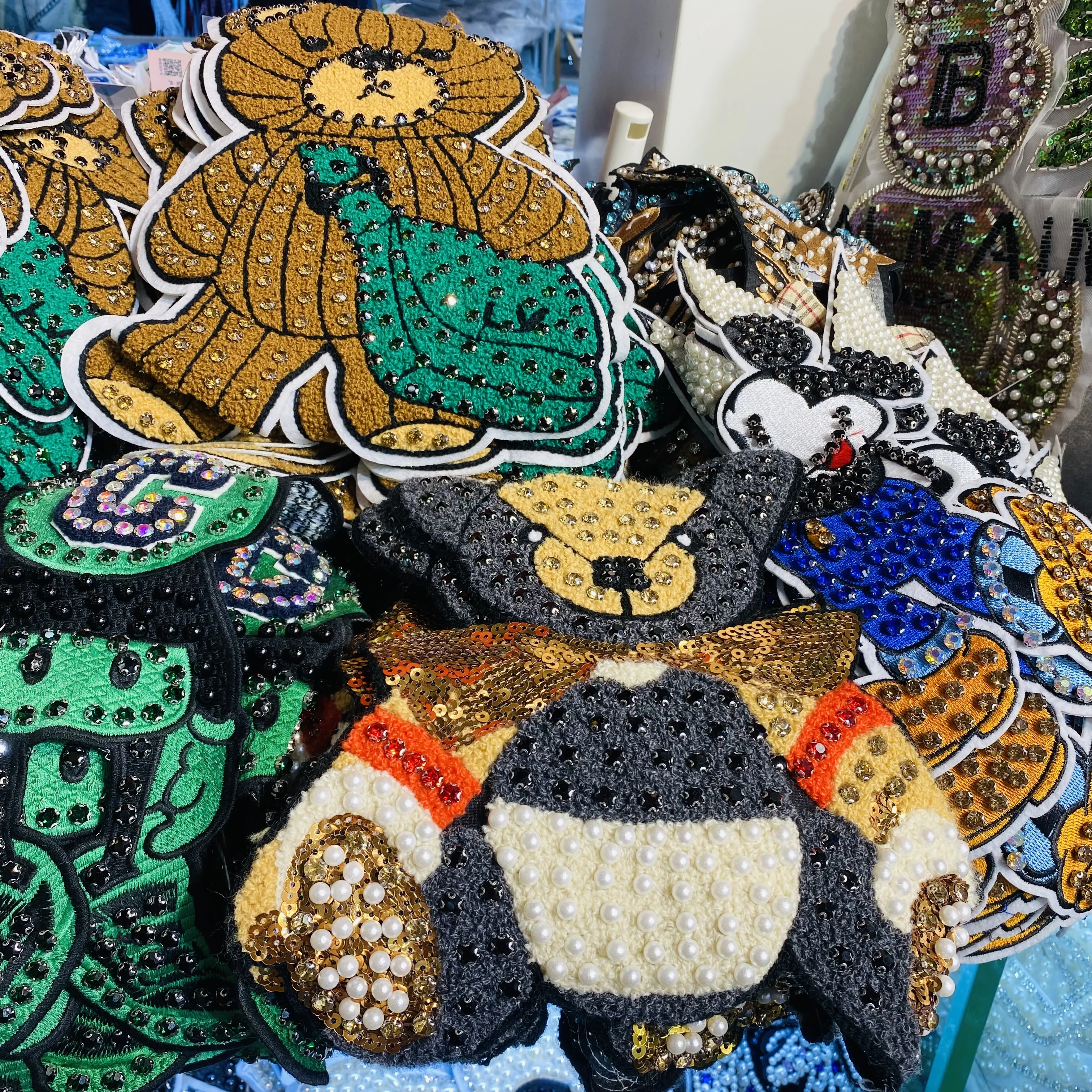 rhinestone patch with pearl fashion design for Lady garment