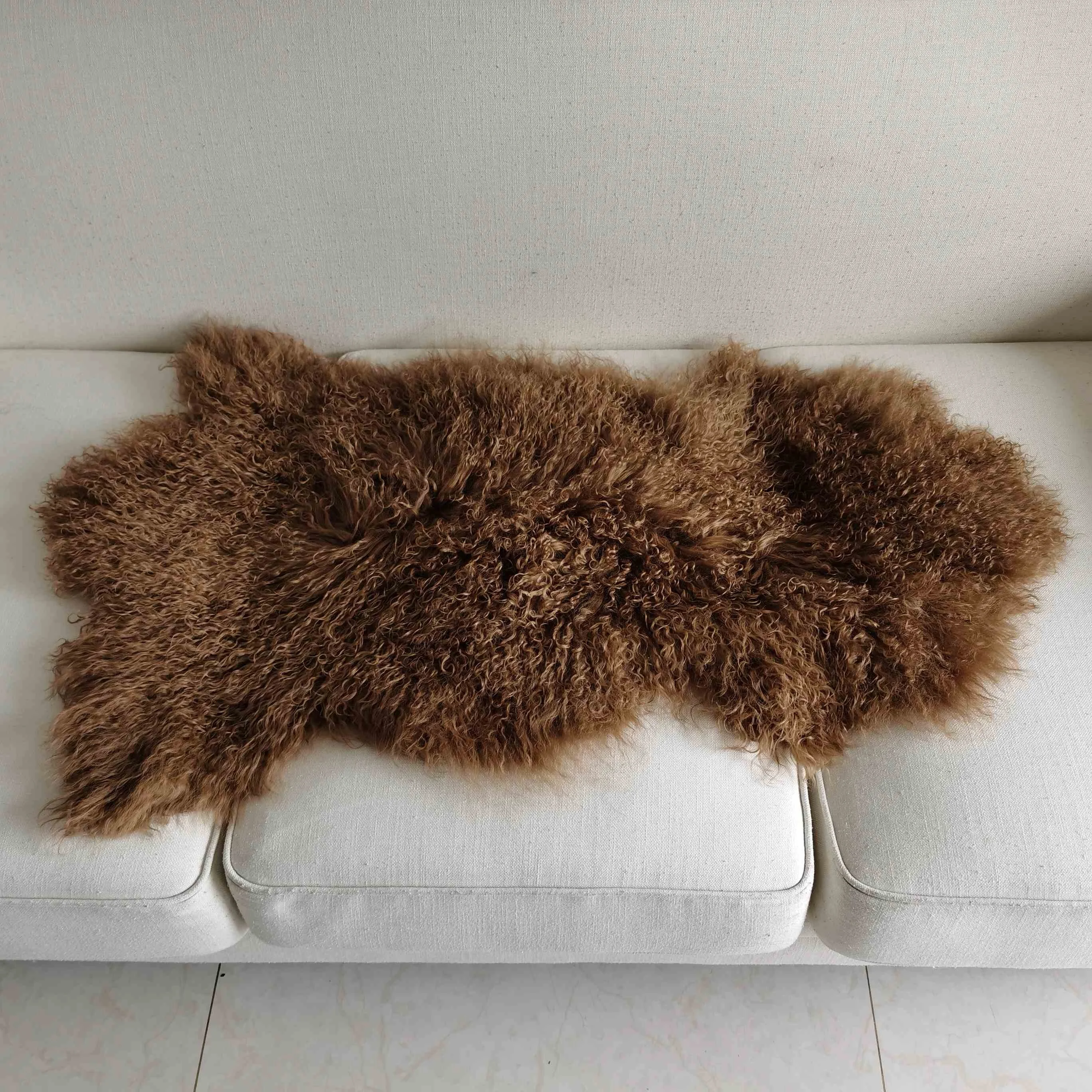 White Tibet Lamb Fur Carpet Mongolian Sheep Fur Blanket Long Curly Hair Sheepskin Home Floor Tibetan Lambskin Rug For Home Decor