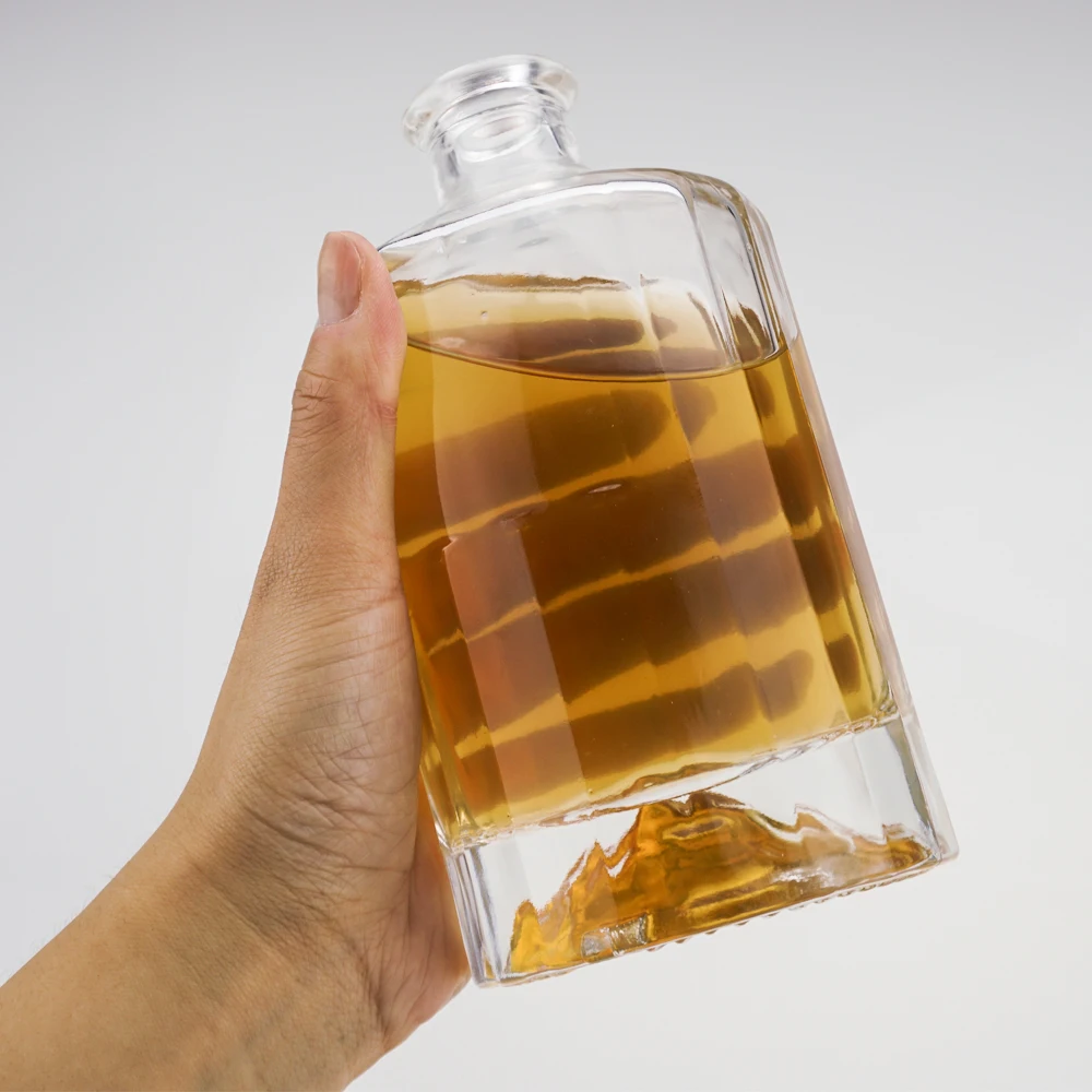 500Ml 750Ml 1000ml Clear Empty  Vodka Liquor Gin Rum Tequila Whiskey Whisky Brandy Spirit Glass Bottle With Mountain Bottom
