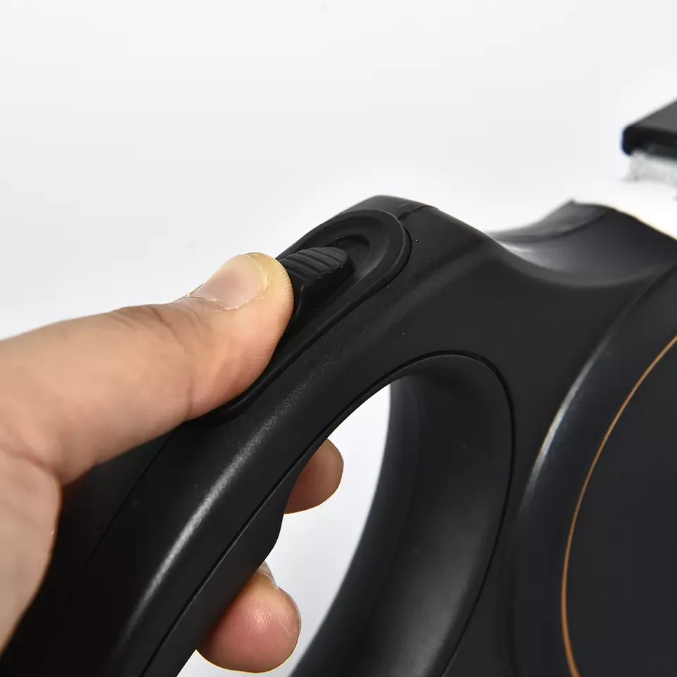 DELE Heavy Duty One Button Break & Lock Dog Leash 360 Tangle-Free Retractable Dog Leash