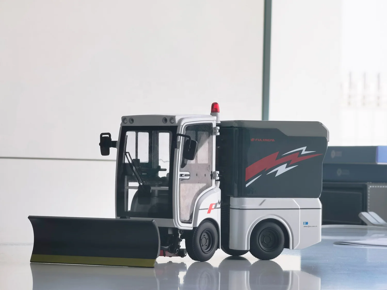 FULONGMA diecast road sweeper toy car model for children