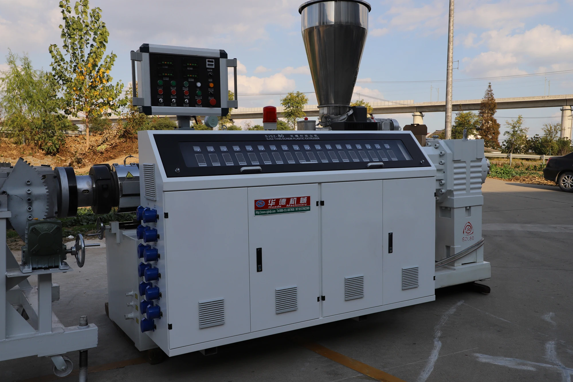 zhangjiagang Cleap PVC Conical Twin Screw Extruder UPVC PVC material double screw plastic extruder