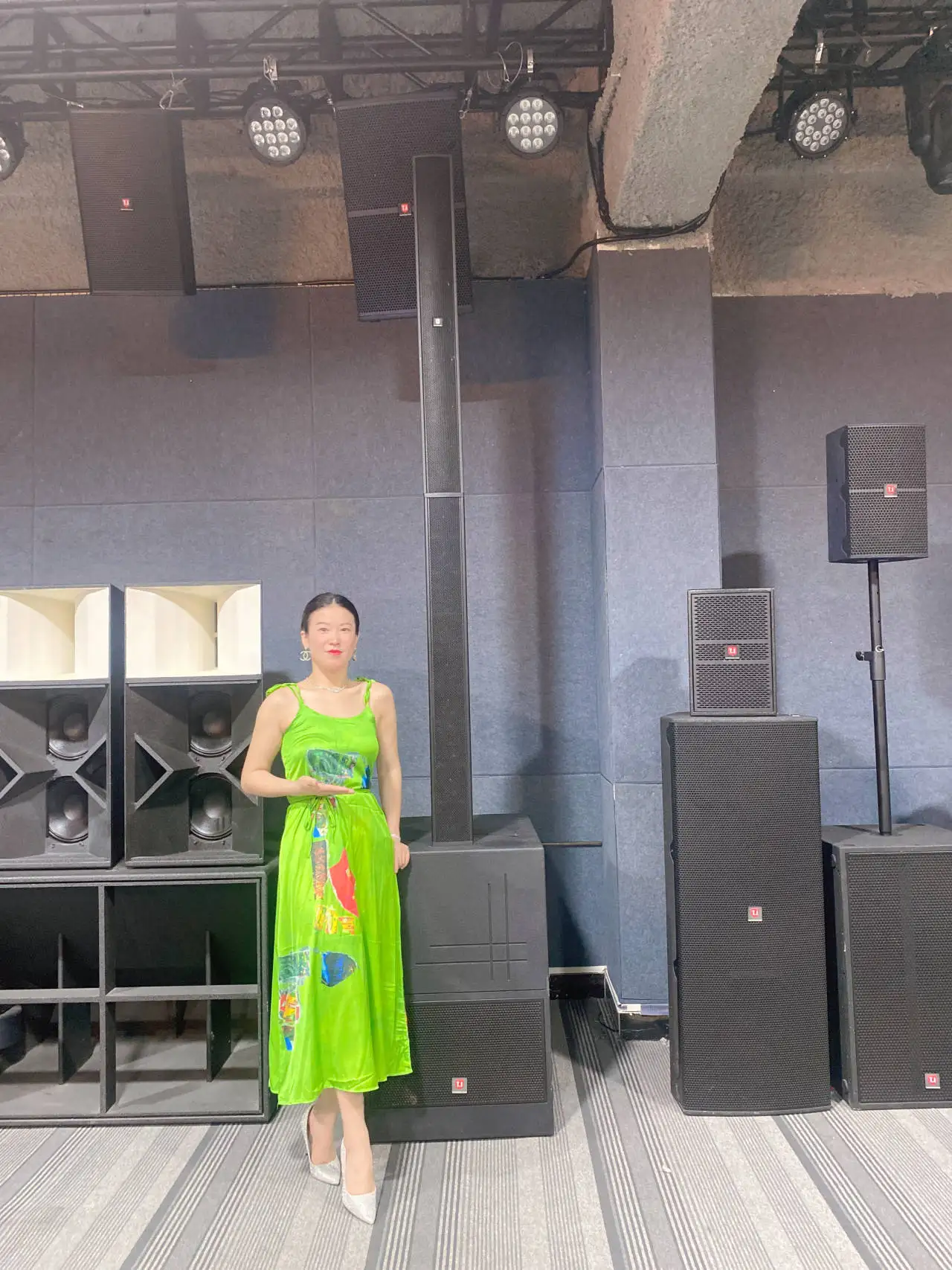 5-Inch Two-Way Frequency Column Array System 18-Inch Powered Line Array Subwoofer Speaker Full Set 900 Watts Audio Sound