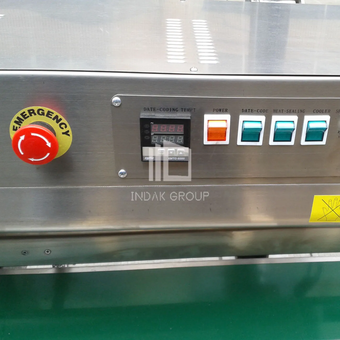 Automatic rice bag sewing machine