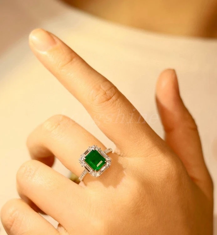 BIg SHining Green Natural  Muzo Delicate Design emerald diamonds ring