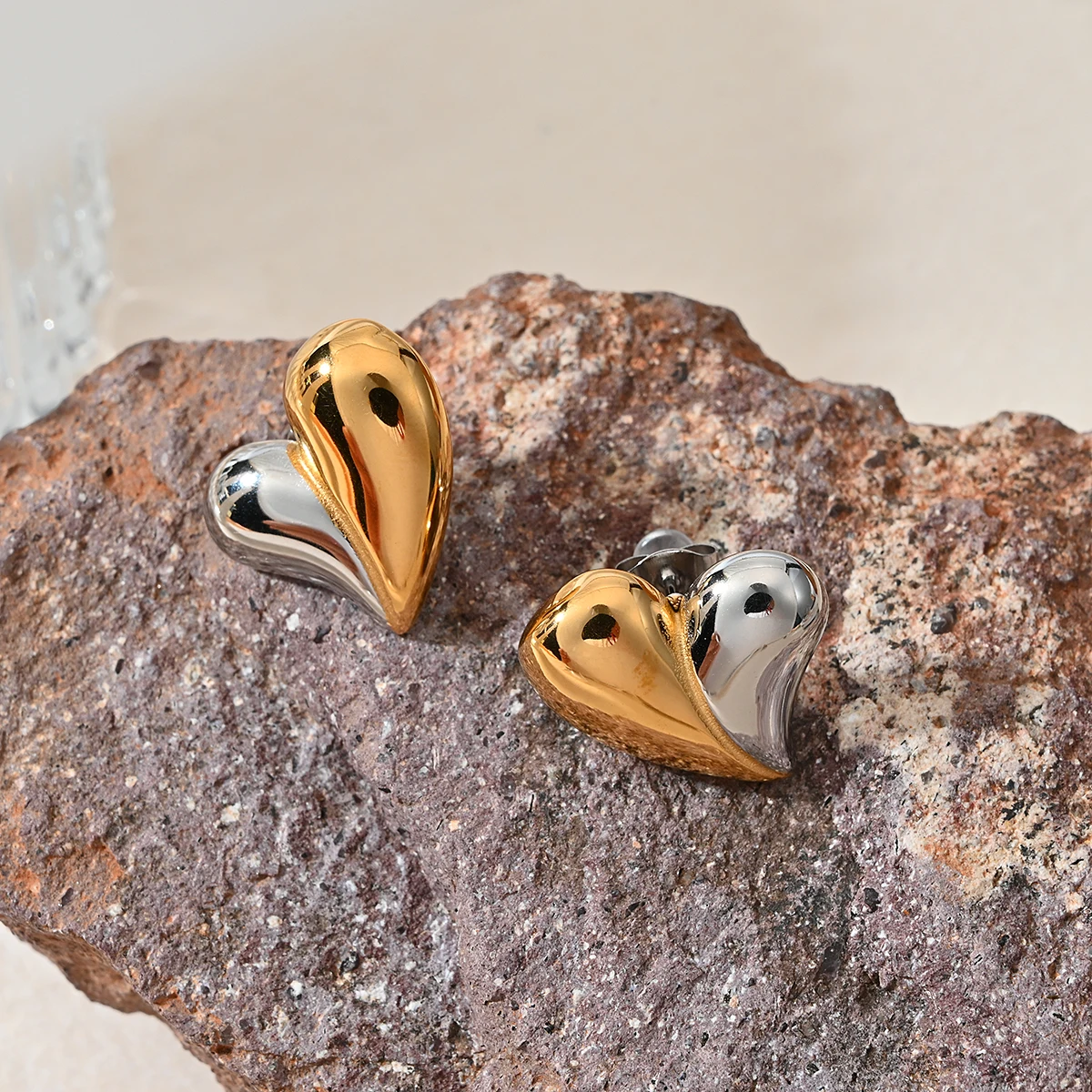 Dainty Women Fashion Jewelry 14K Gold Plated Heart Shaped Stud Earrings Non Tarnish Stainless Steel Heart Earrings Jewelry