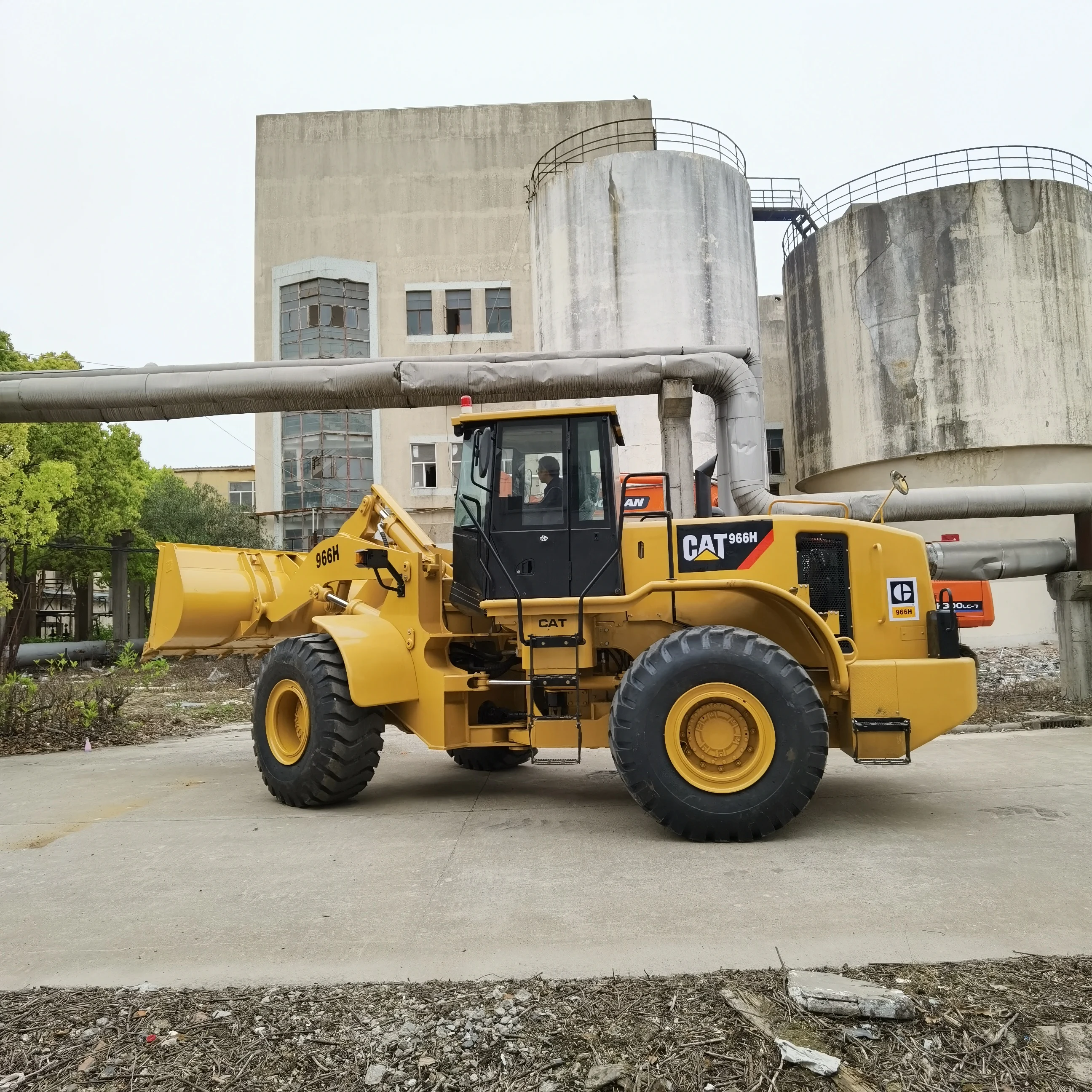 Колесный погрузчик Caterpillar 966H известный всемирно бренд Япония б/у CAT 966K 980G