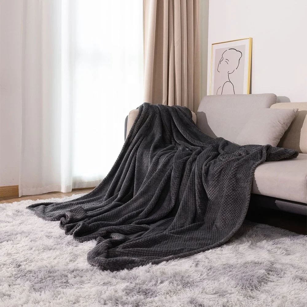 Factory Direct Sale Solid Color Cozy Flannel Bed Blanket Soft Throw Blanket Custom Logo