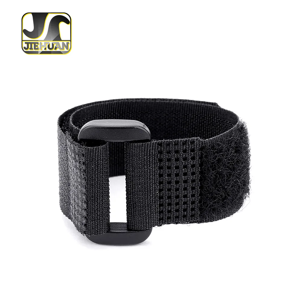 Пластиковая пряжка с силиконовым покрытием на липучке