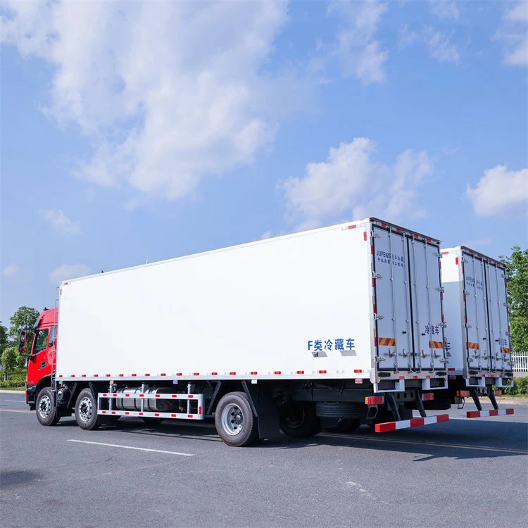 Good thermal insulation 9.6 meters Dongfeng Tianjin KR small three-axle Freezer Refrigerator Van