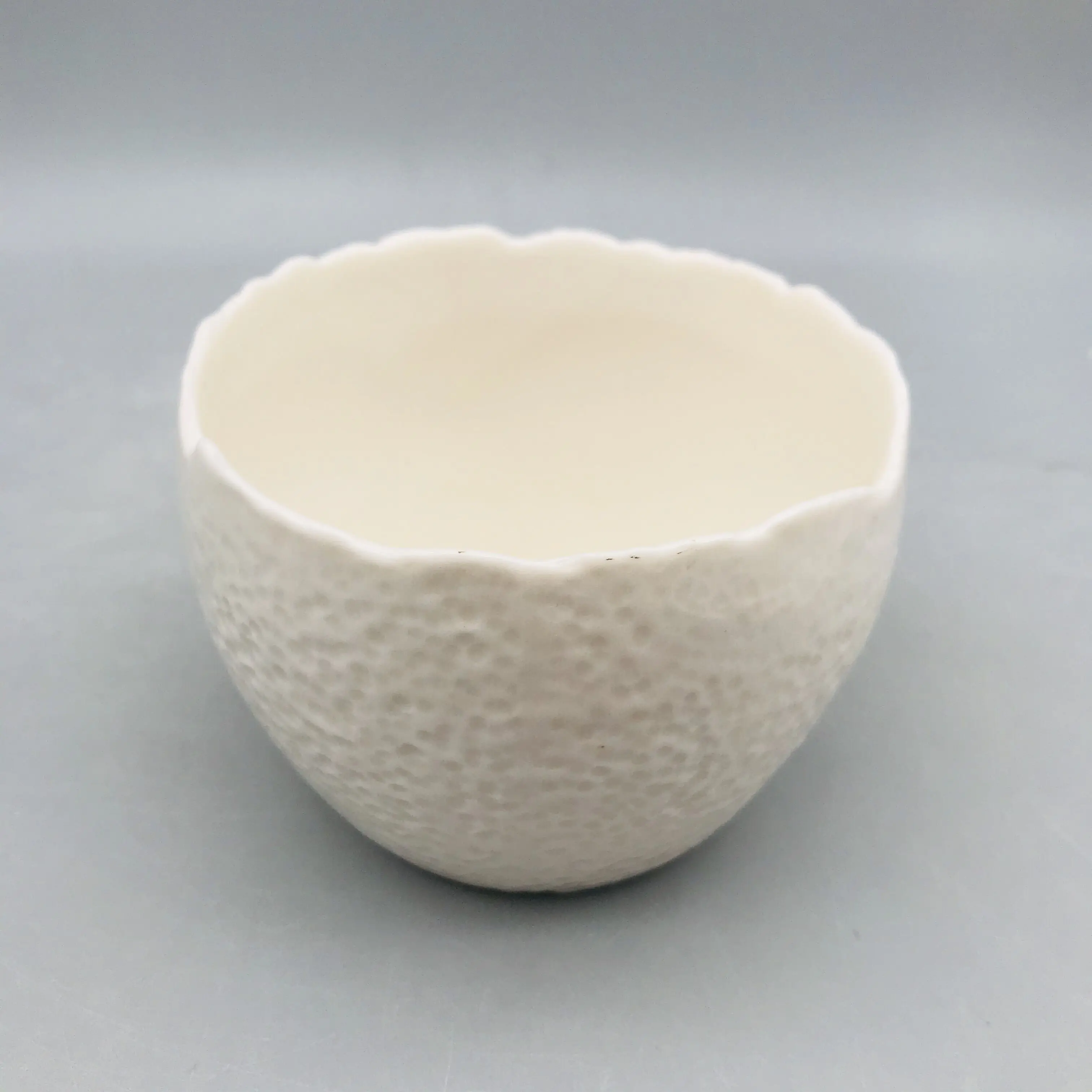 Lowest price irregular rim eggshell shape white porcelain flower pot