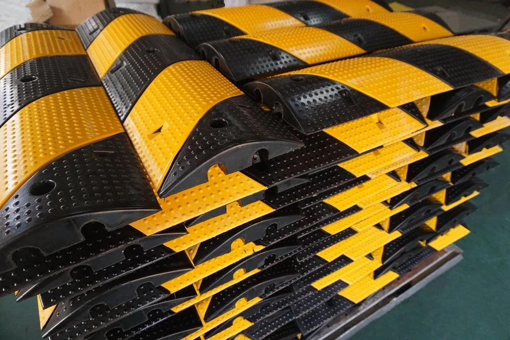 1000X300X60mm Good Quality Traffic Security Rubber Road Buffer Belt Driveway Humps Speed Bump