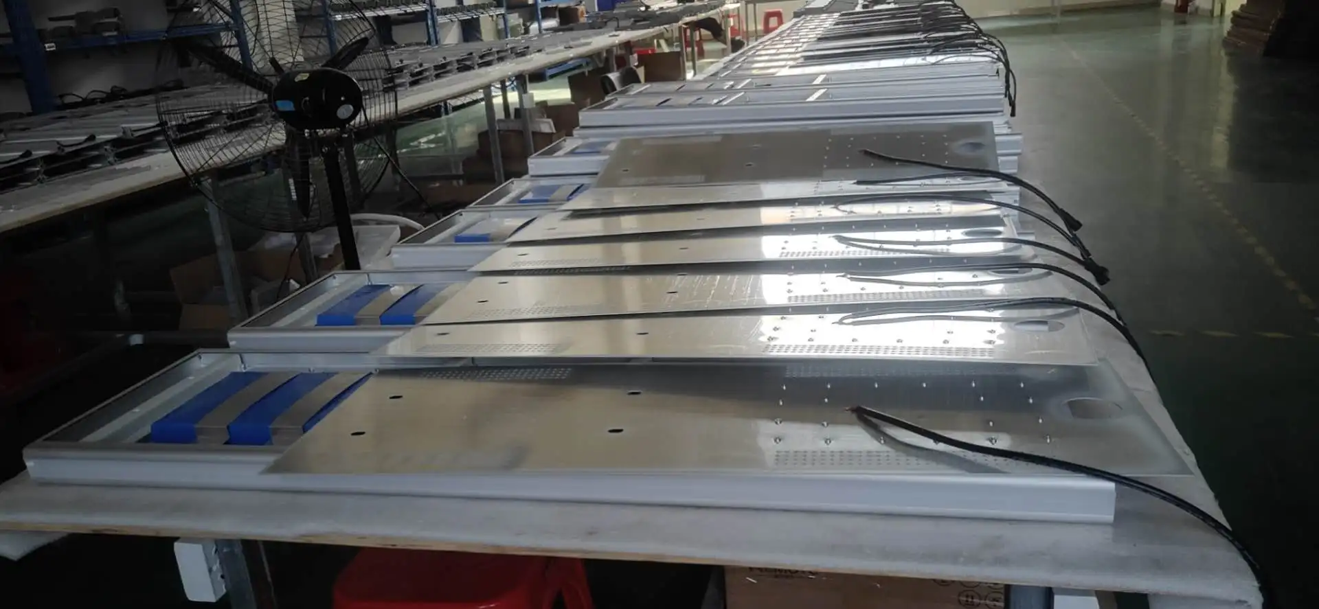 
Solar Powered LED Street Lights IP65 Waterproof Outdoor Security Lights for Home, Garden, Lawn 