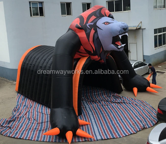 giant-lion-tunnel