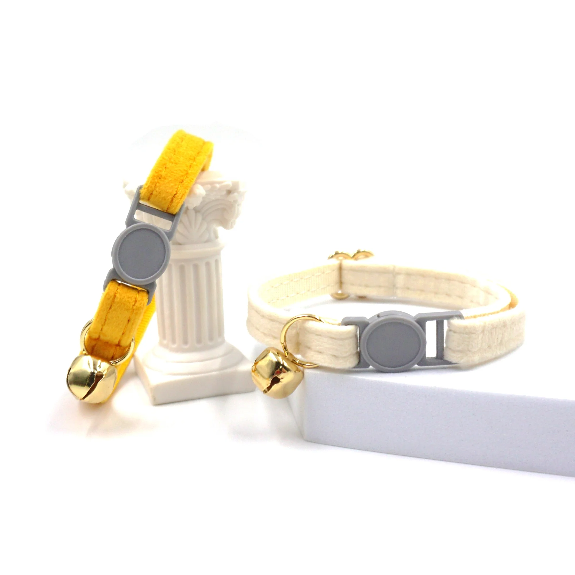 Dropshipping hot selling product velvet pet cat dog soft and adjustable collar premium cat collar with breakaway cat bell collar