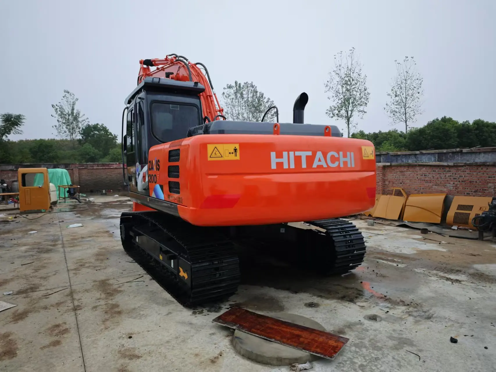 Japan Original Hitachi 20 Ton Excavator ZX200 EX200 For Sale In China