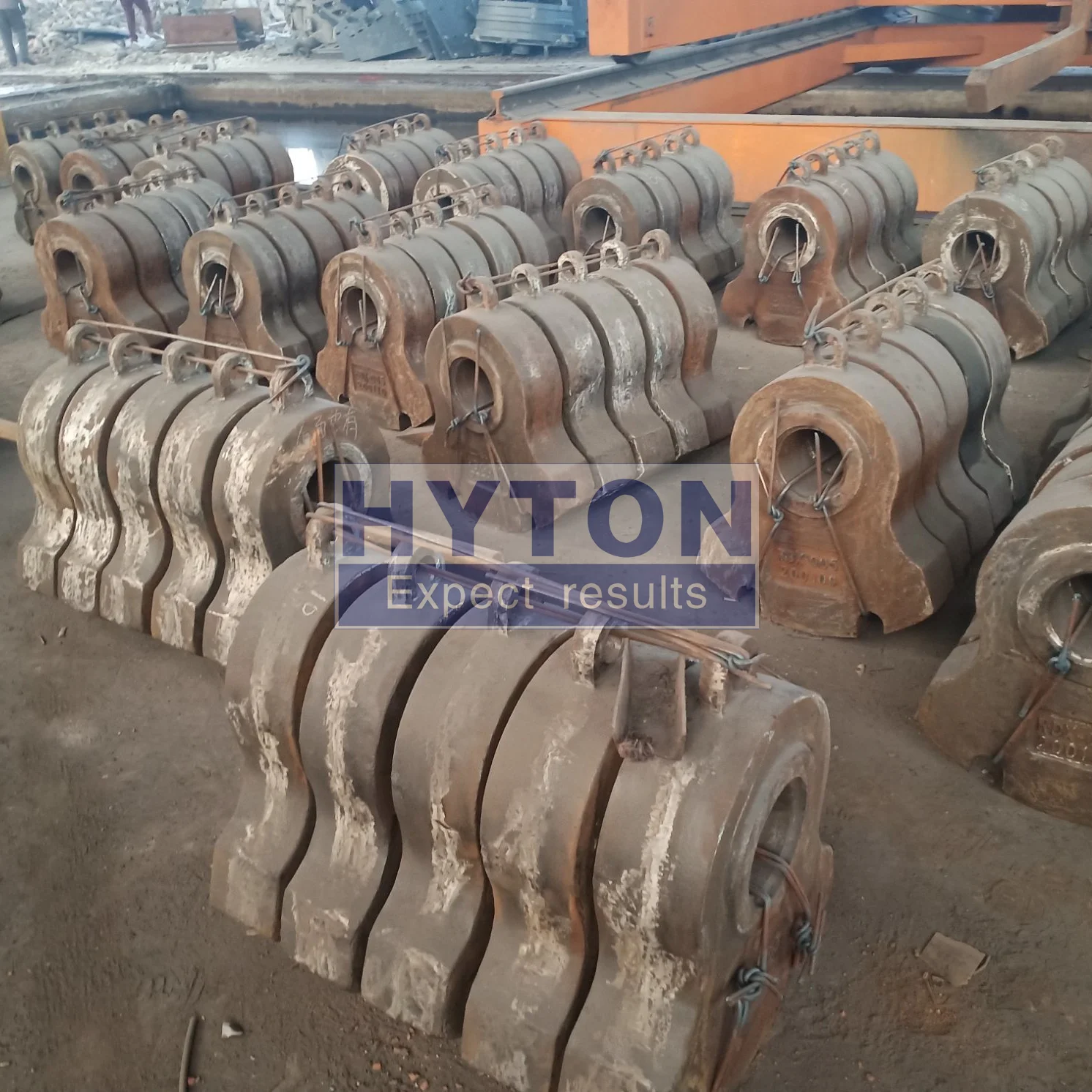 OEM Quality Stone Impactor Crusher Wear Parts Hammer Crusher Wear Plate